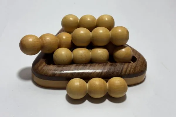 Triangular pyramid game